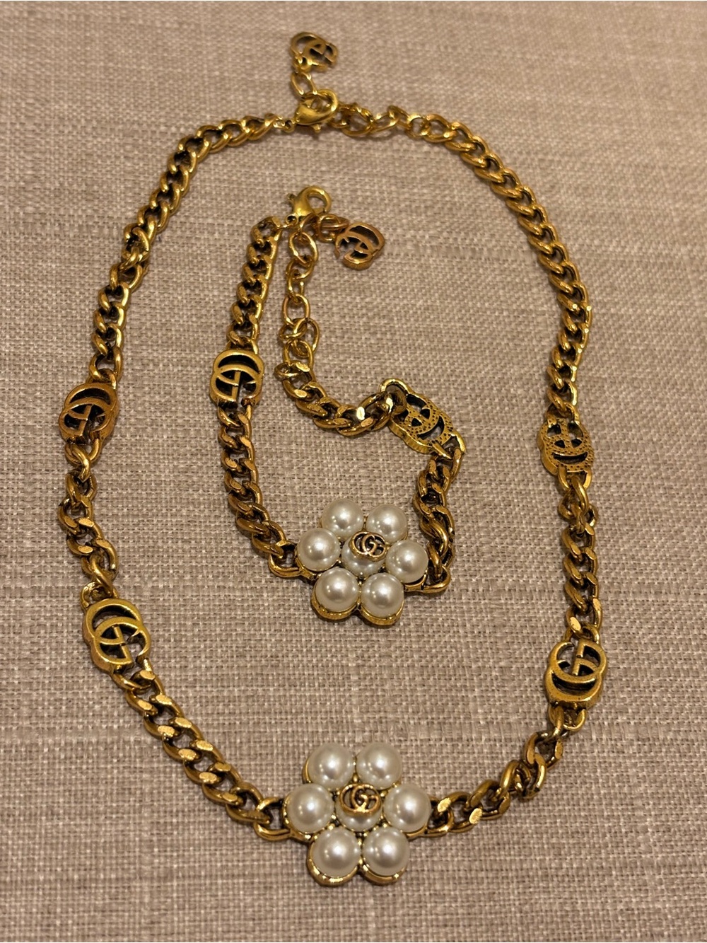 Gucci Gold-Tone Chain Necklace and Bracelet with Pearl Flower Accents - Picture 5 of 5